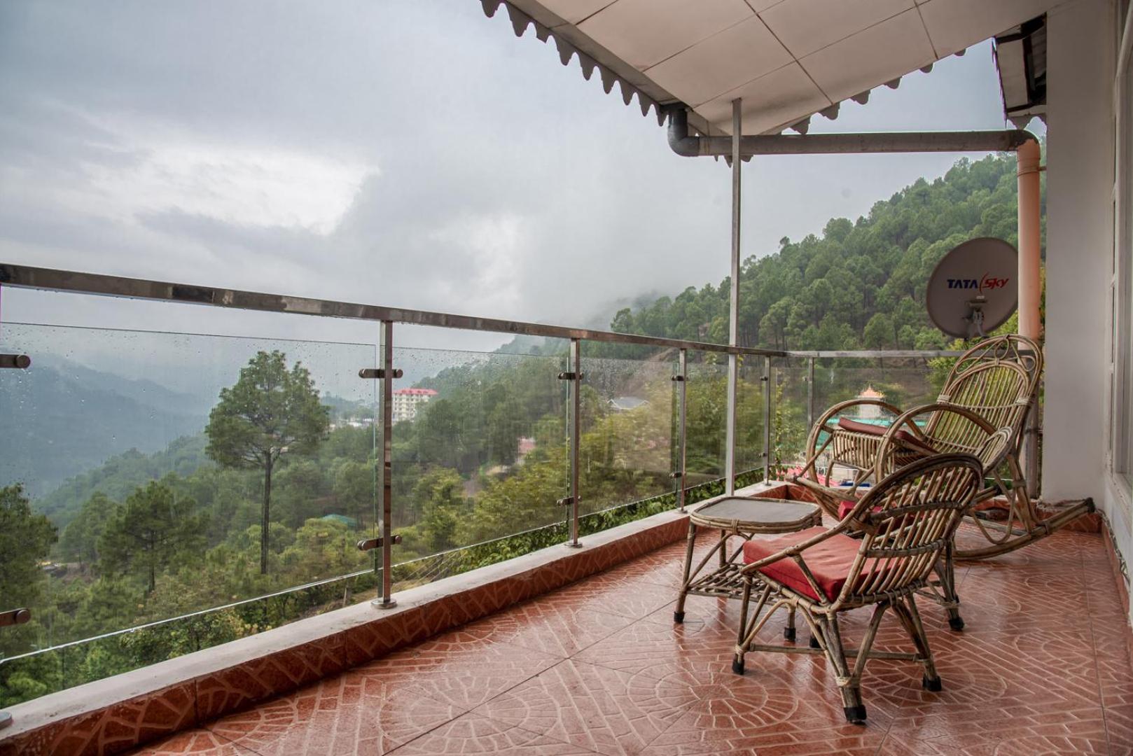 Kasauli Edge Apt With Balcony Exterior photo
